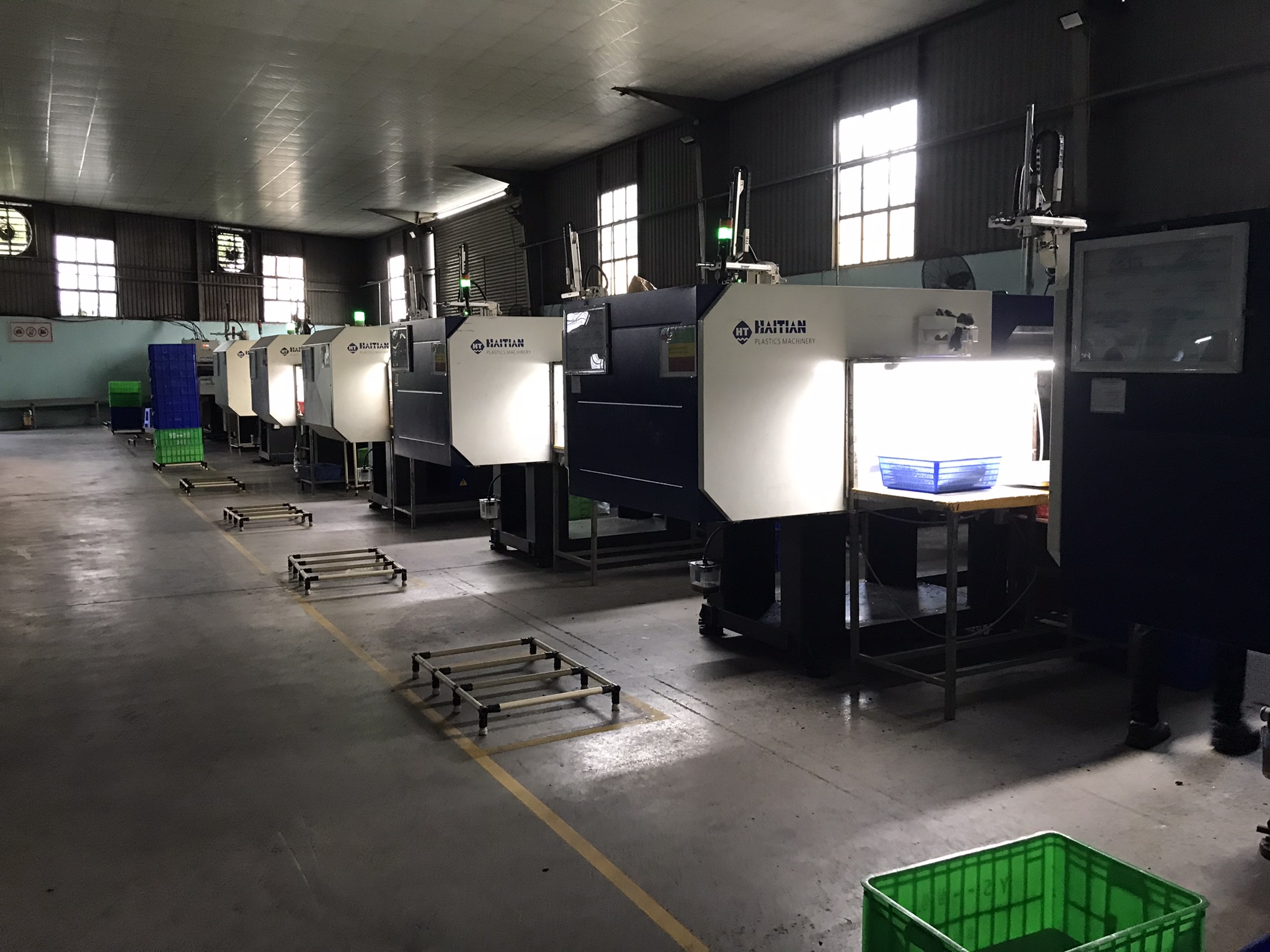 Plastic injection machine (4).JPEG